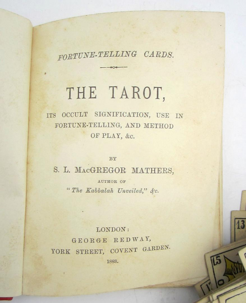 Arquivo:Inside tarot book.png