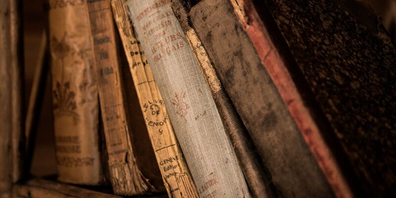Arquivo:Old-books-feat.jpg